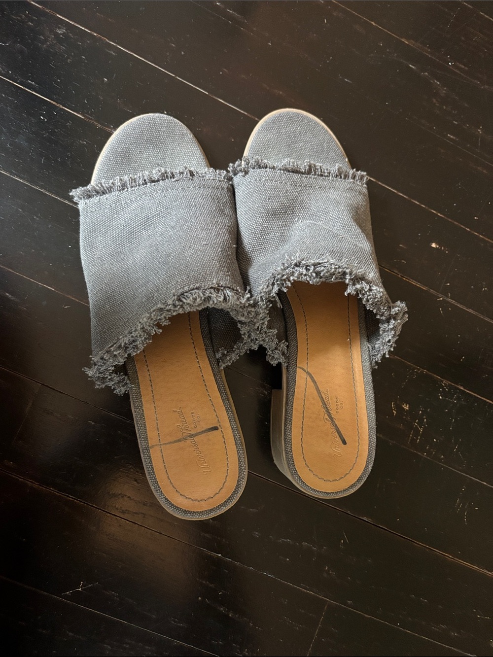 Universal Thread Gray Frayed Fabric Slide Mules